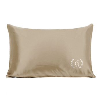 100% natūralaus šilko pagalvės užvalkalas išsiuvinėtas inicialais (smėlinė/rusva)