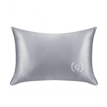 100% natūralus šilkinis pagalvės užvalkalas išsiuvinėtas inicialais (pilka)